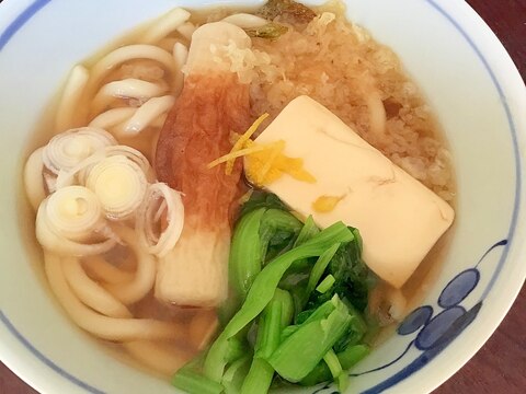 竹輪と豆腐と小松菜のたぬきうどん。